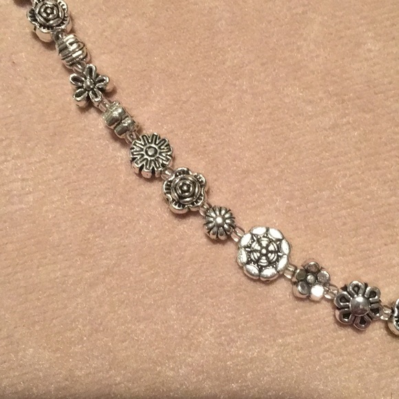 🆕NEW! HANDMADE 8” Silver tone Floral Bracelet - Picture 3 of 6
